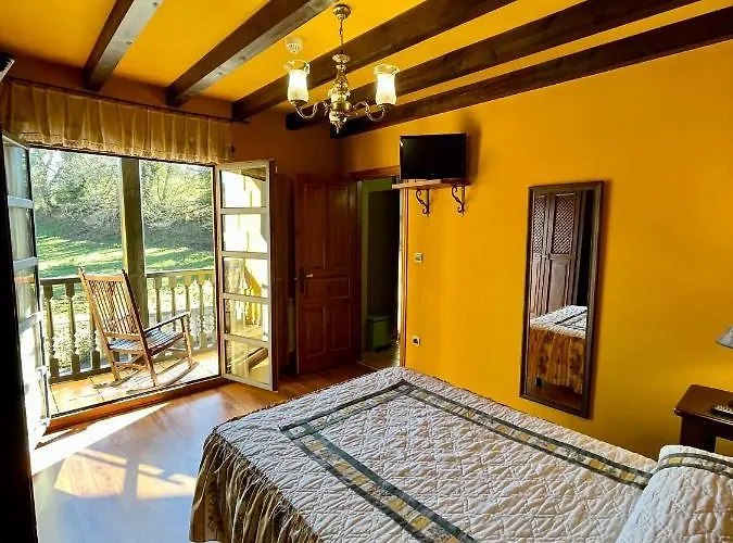 Turisticos Paseo De La Alameda Villaviciosa (Asturias)